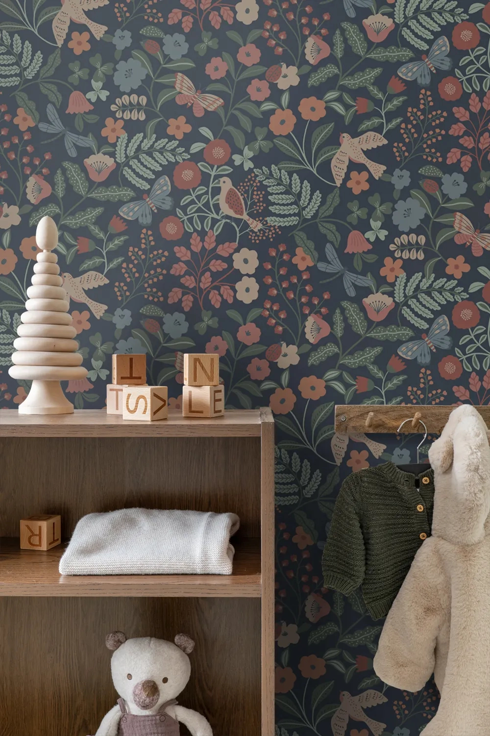 Pillangó és virág mintás sötétkék gyerek dekor tapéta