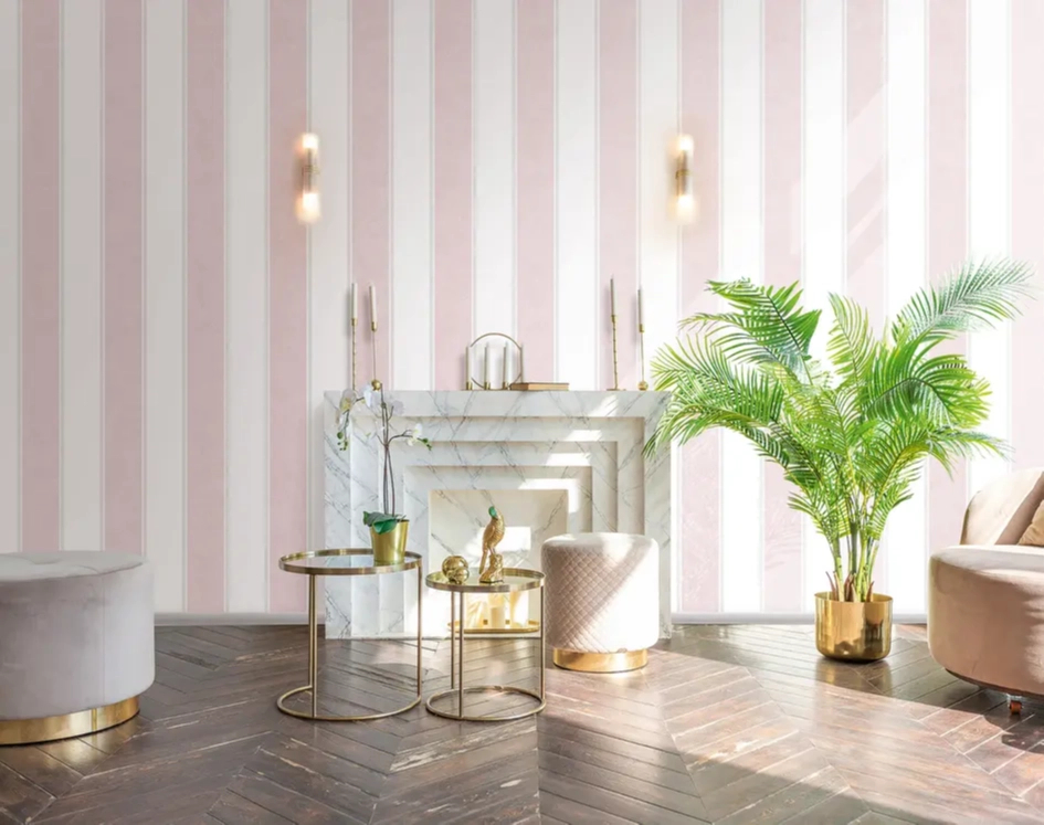 Pompöös csíkos tapéta rózsaszín színben