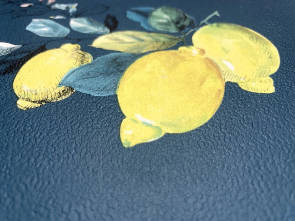 Provance design tapéta kék háttéren citrom mintával