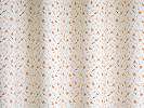 Tört fehér alapon virág mintás sötétítő függöny textil