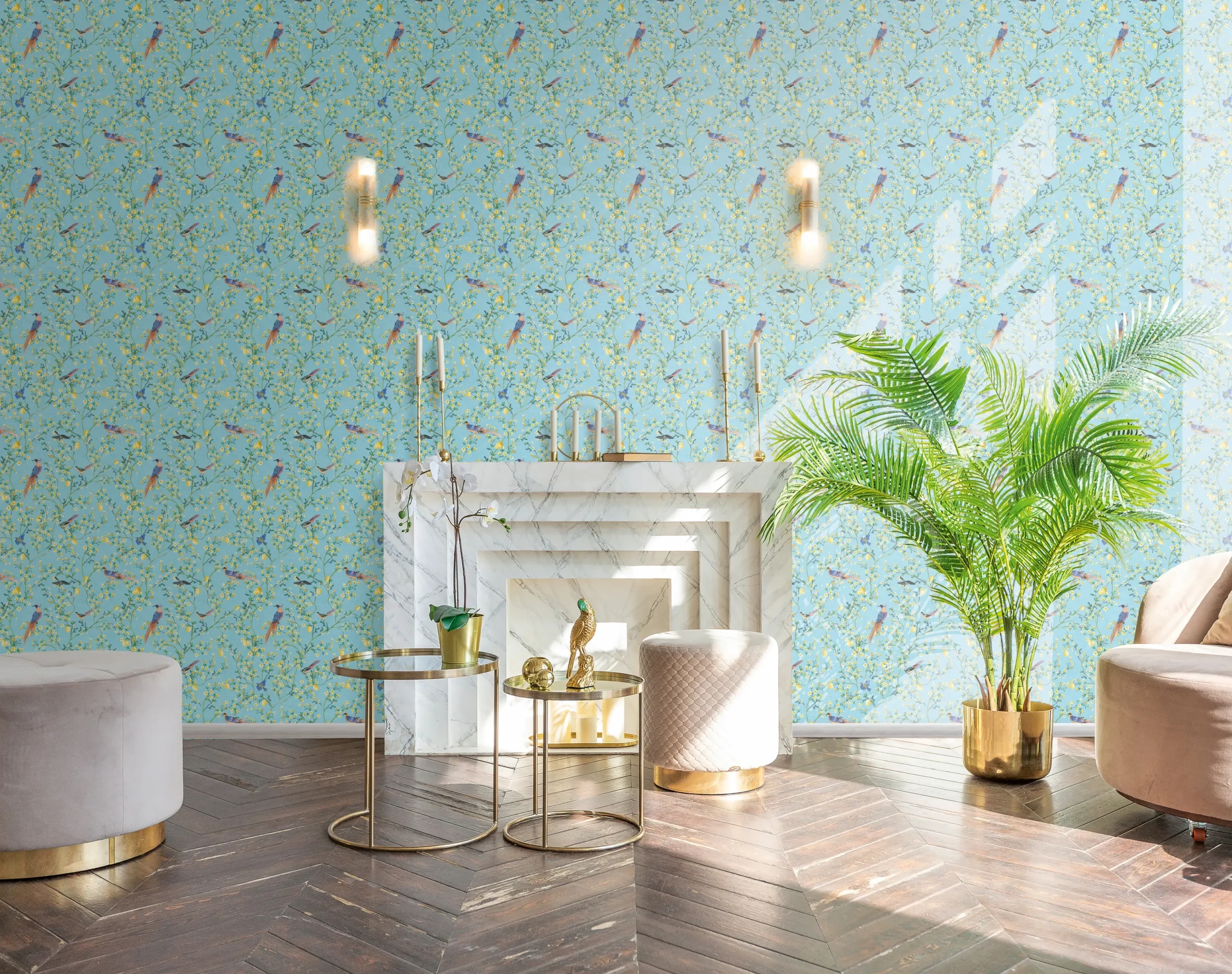 Provence virágzó fa madarakkal mintás tapéta kék háttéren