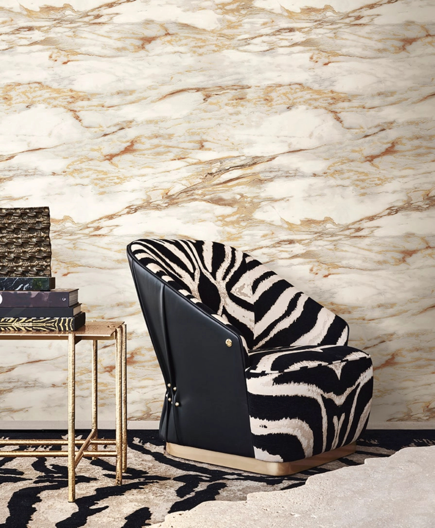 Roberto Cavalli design tapéta selyemfényű fehér és barna márvány mintás