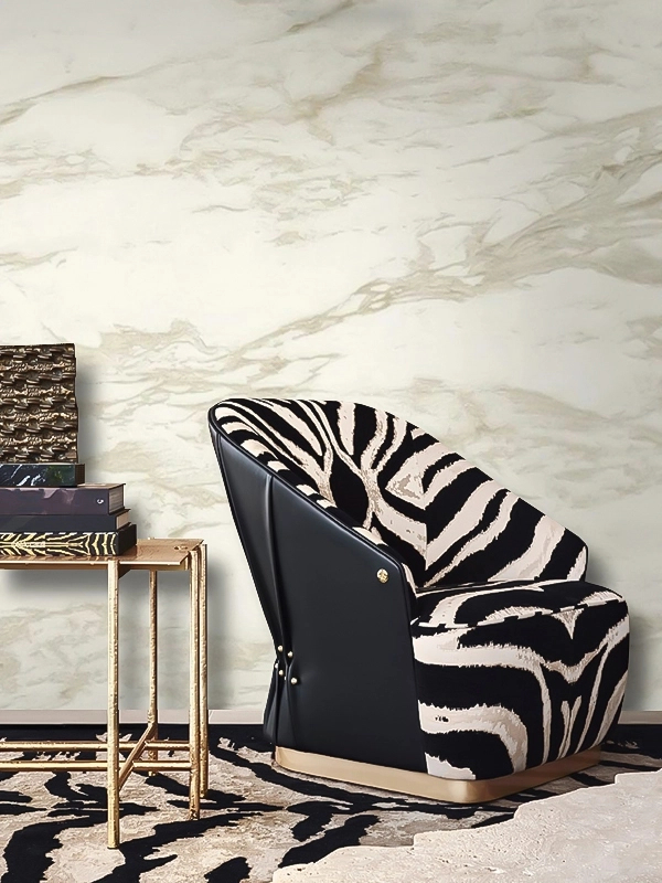Roberto Cavalli design tapéta selyemfényű fehér és krém márvány mintás