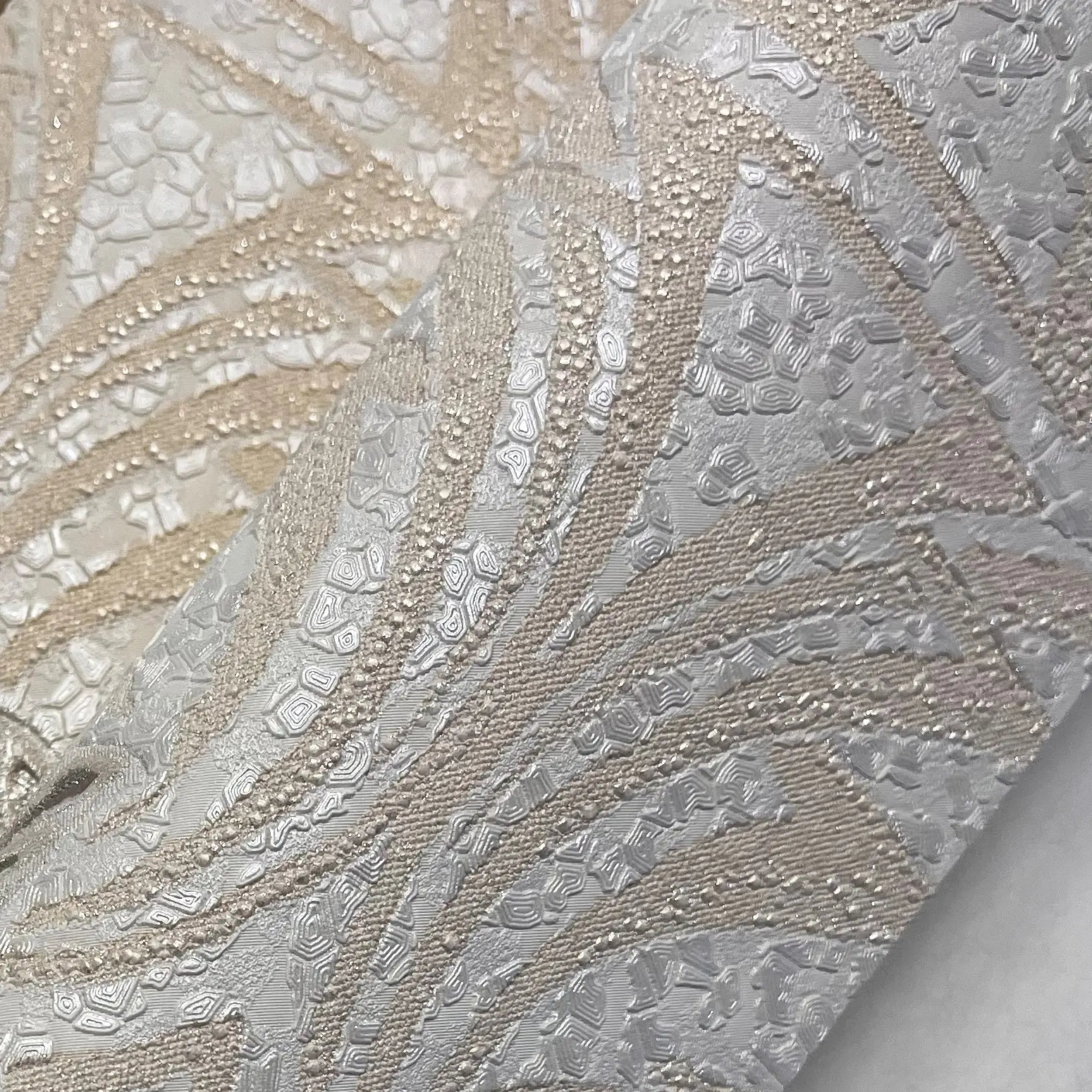 Roberto Cavalli tapéta absztrakt elegáns bézs damaszt mintával