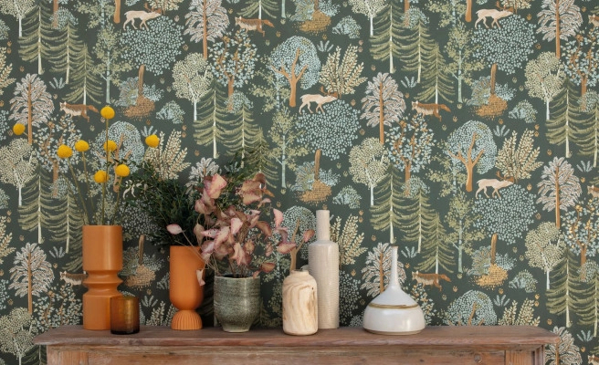 Skandi stílusú design tapéta festett hatású erdő és állat mintákkal