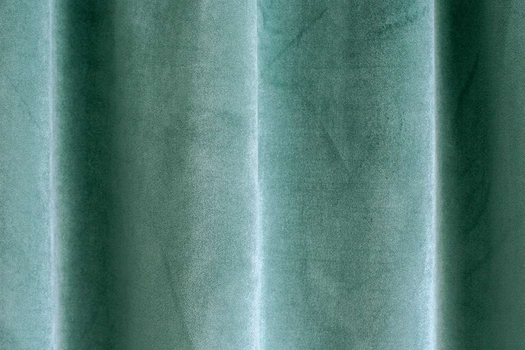 Sötétítő függöny textil bársonyos érintéssel szürkés kék árnyalatban