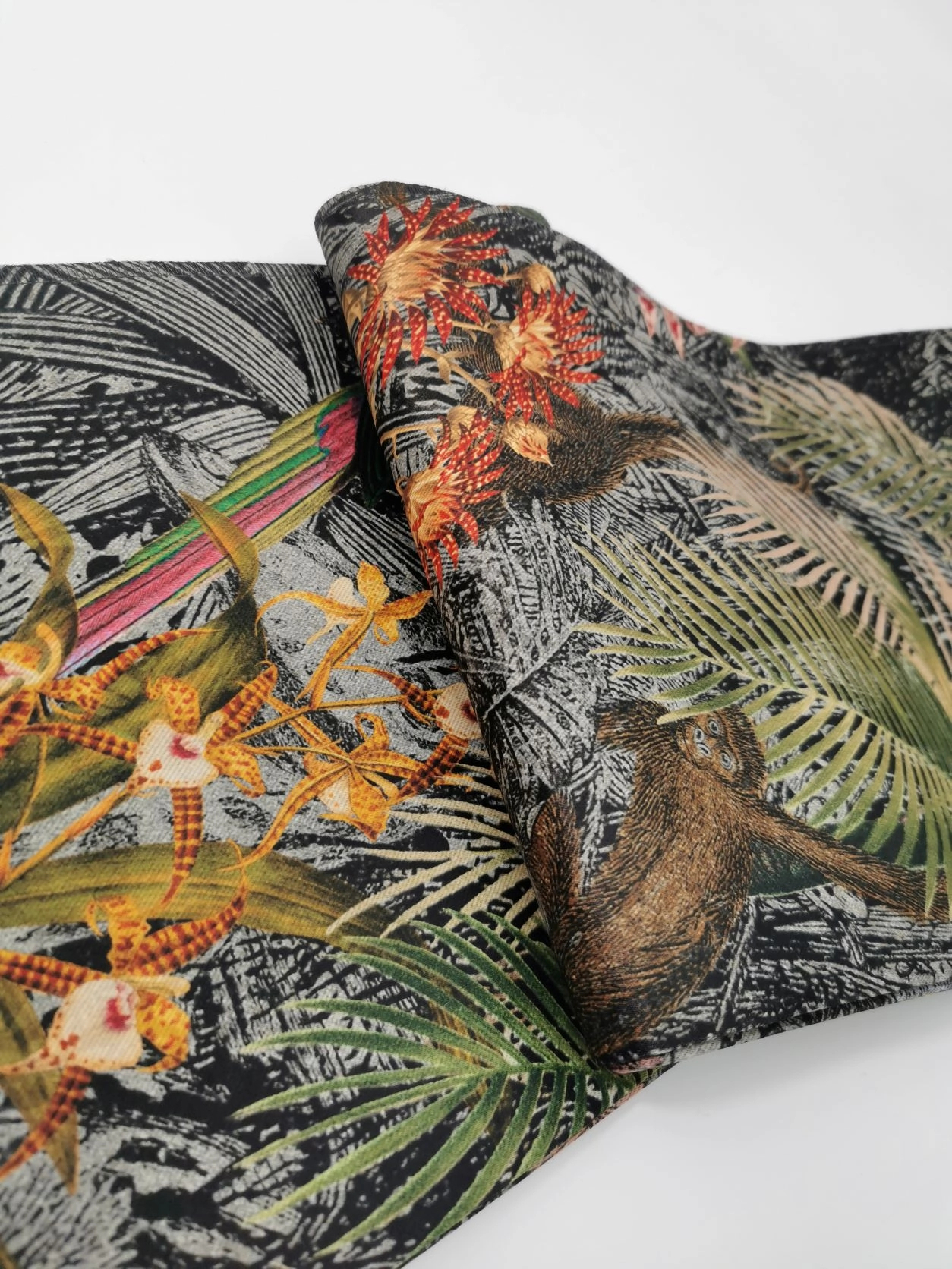 Trópusi elővilág mintás sok színű sötétítő dekor függöny anyag