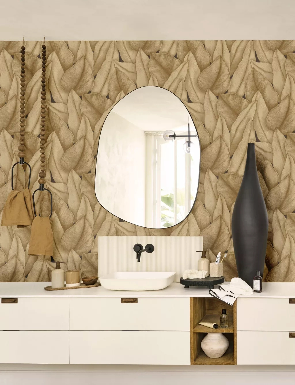 Struktúrált levél mintás beige színű francia design tapéta