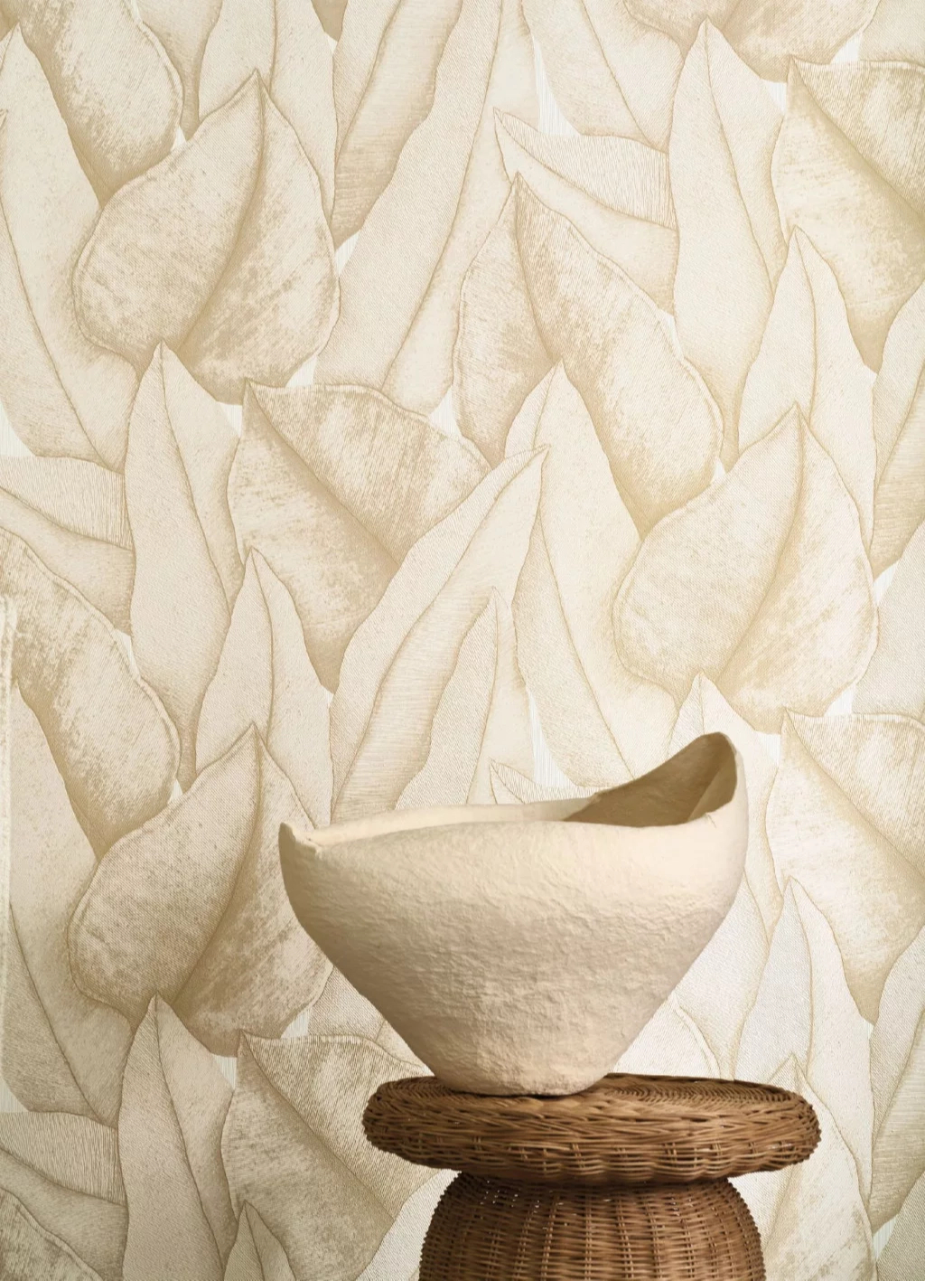 Struktúrált levél mintás krém színű francia design tapéta