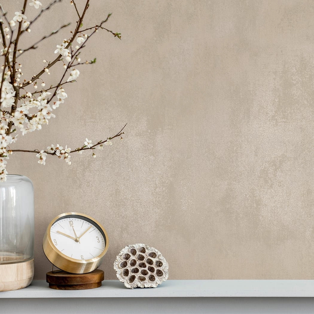 Struktúrált mintás barnásszürke színű elegáns design tapéta