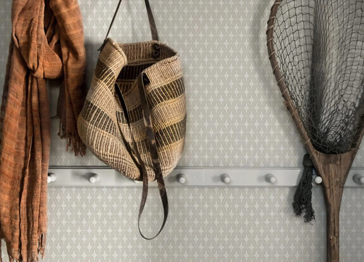 Szürke apró skandináv stílusú népies mintás dekor tapéta