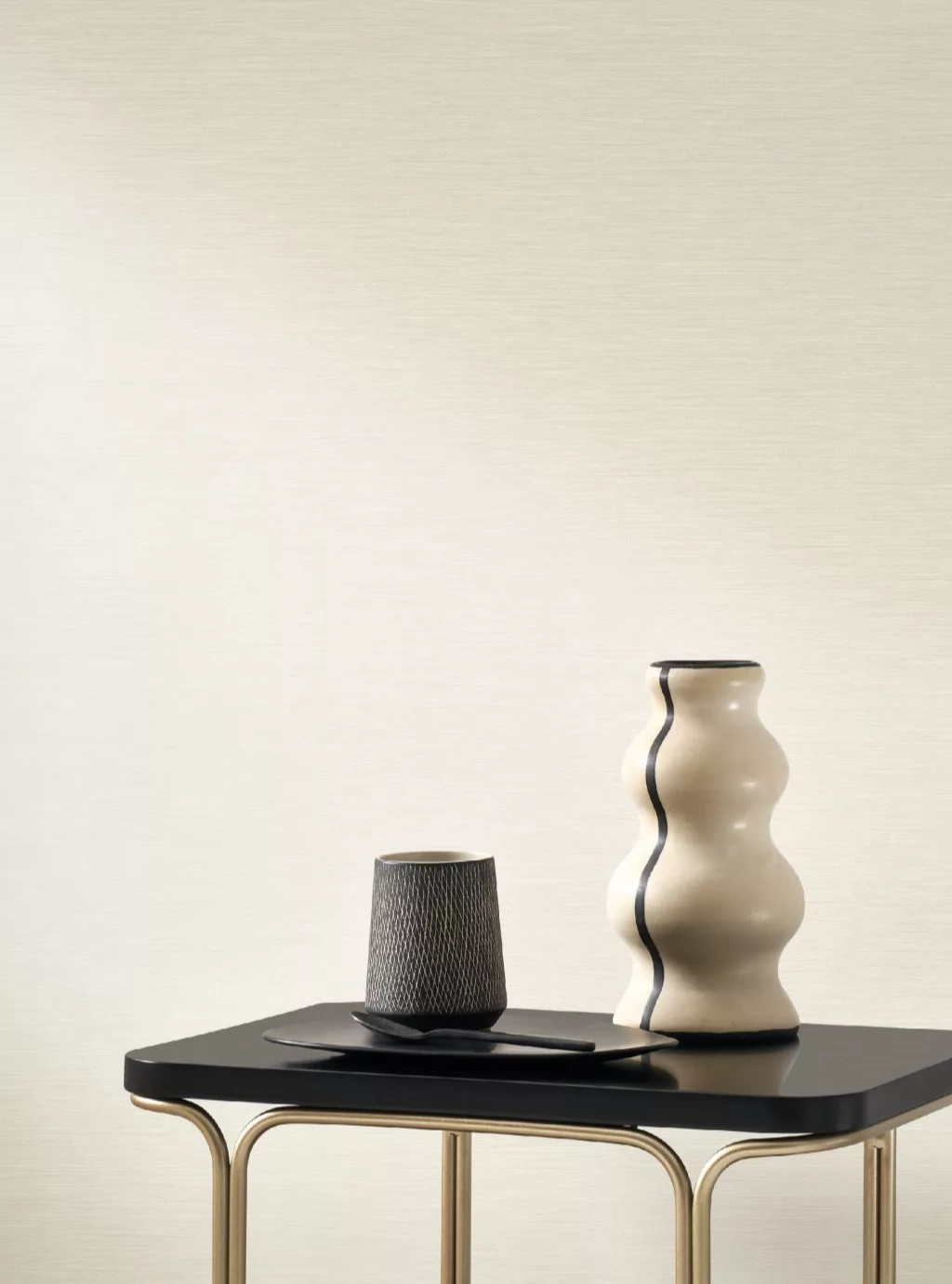 Textilhatású krém színű francia design tapéta