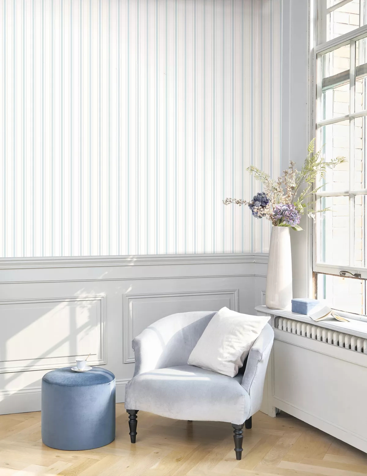 Toile stílusú design tapéta csíkos mintával kék színben