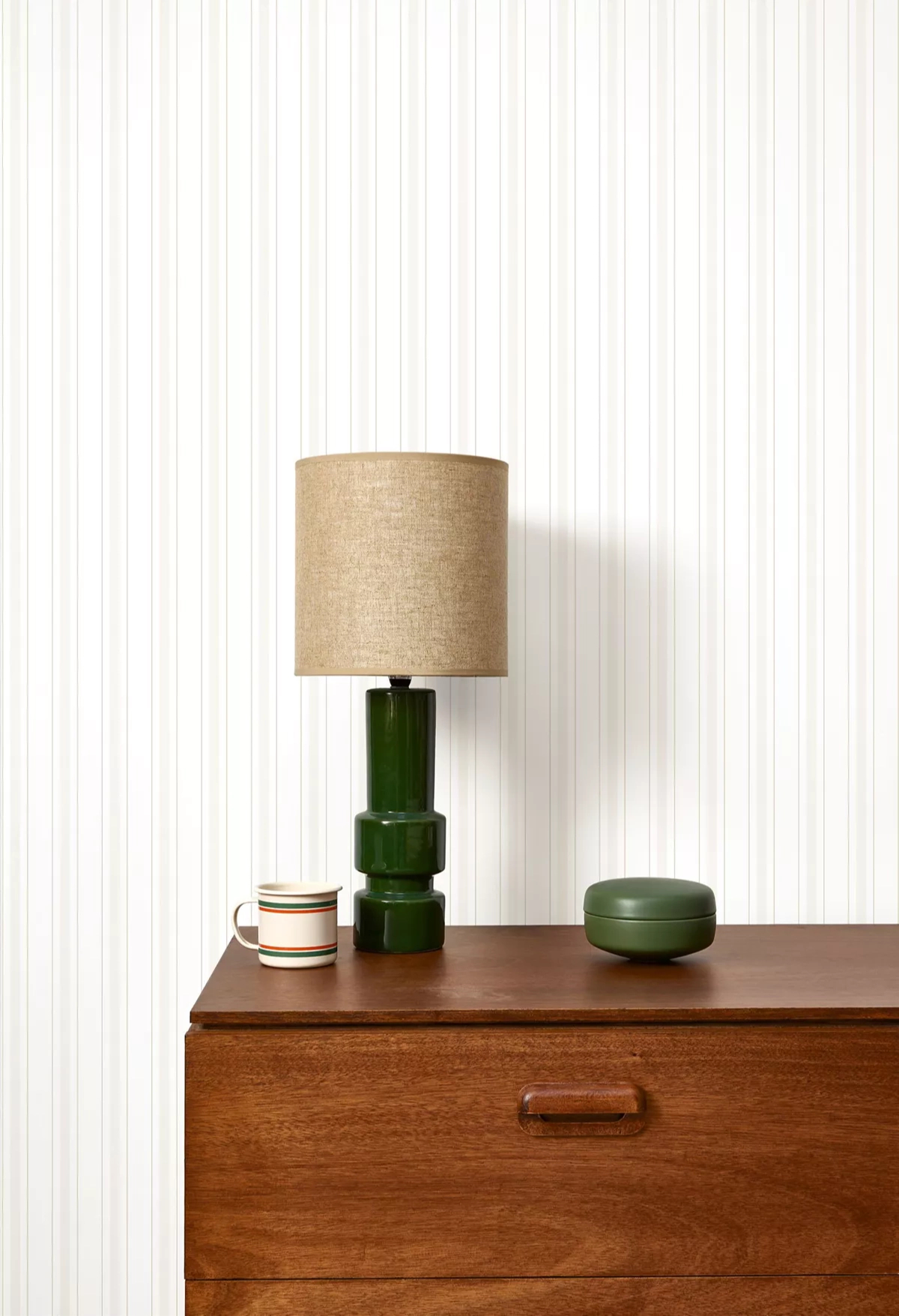 Toile stílusú design tapéta csíkos mintával szürke színben