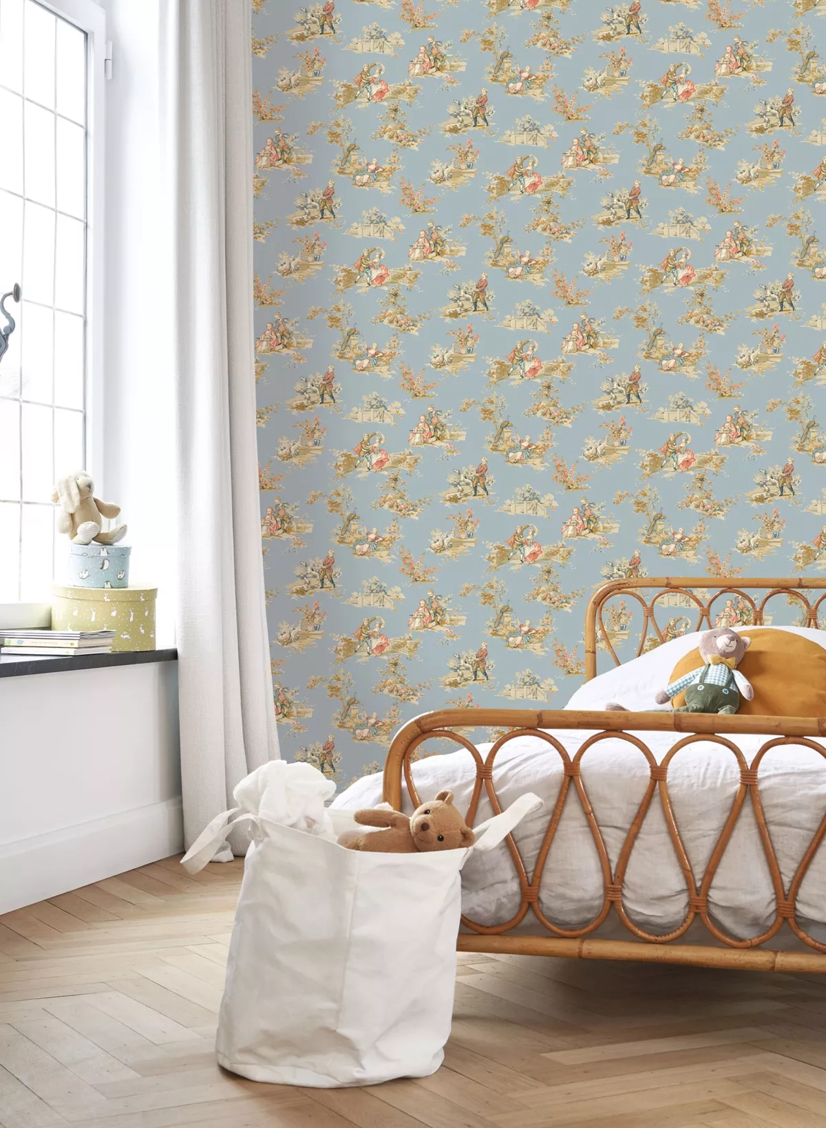 Toile stílusú design tapéta kék háttéren sokszínű úri életkép mintával