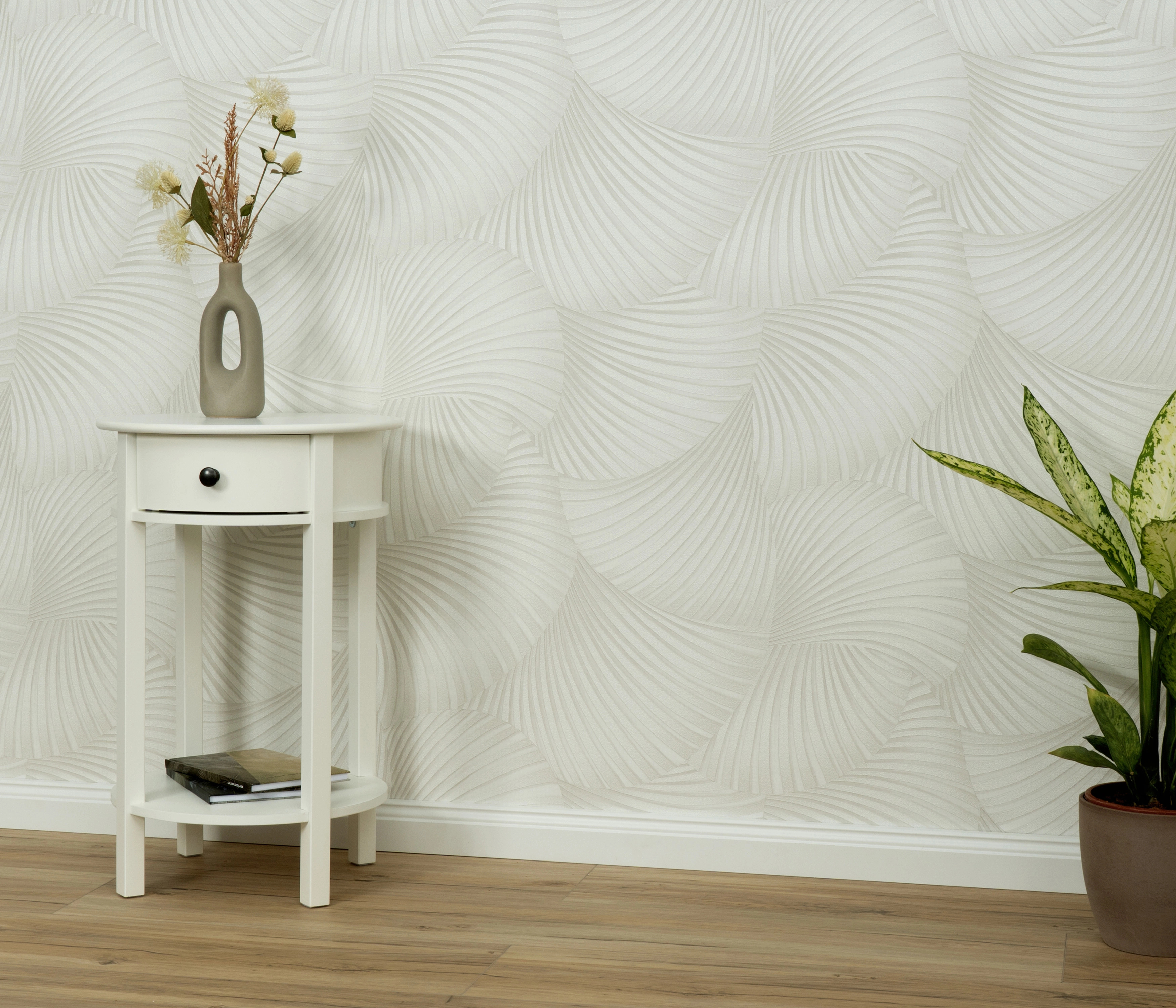 Vinyl tapéta törtfehér anyagában mintás geometrikus mintával