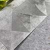 Vlies dekor tapéta szürke háromszög geometriai mintával
