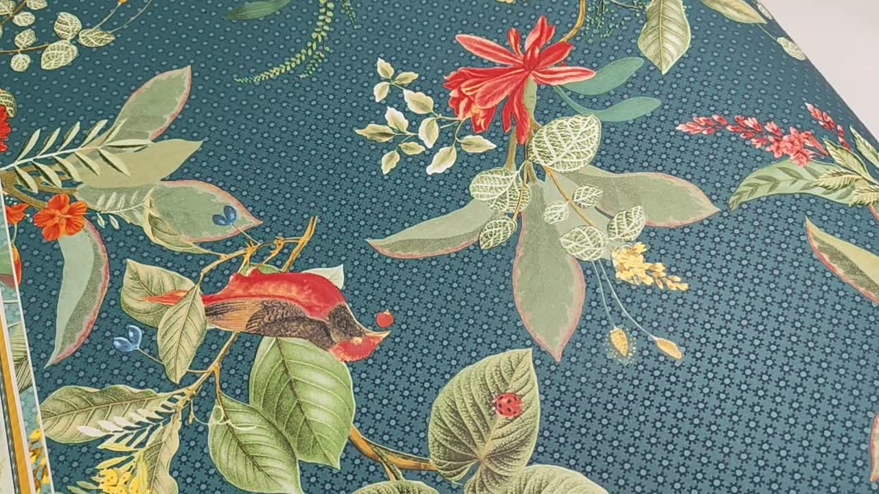 Kék alapon romantikus virágmintás Eijffinger luxus tapéta