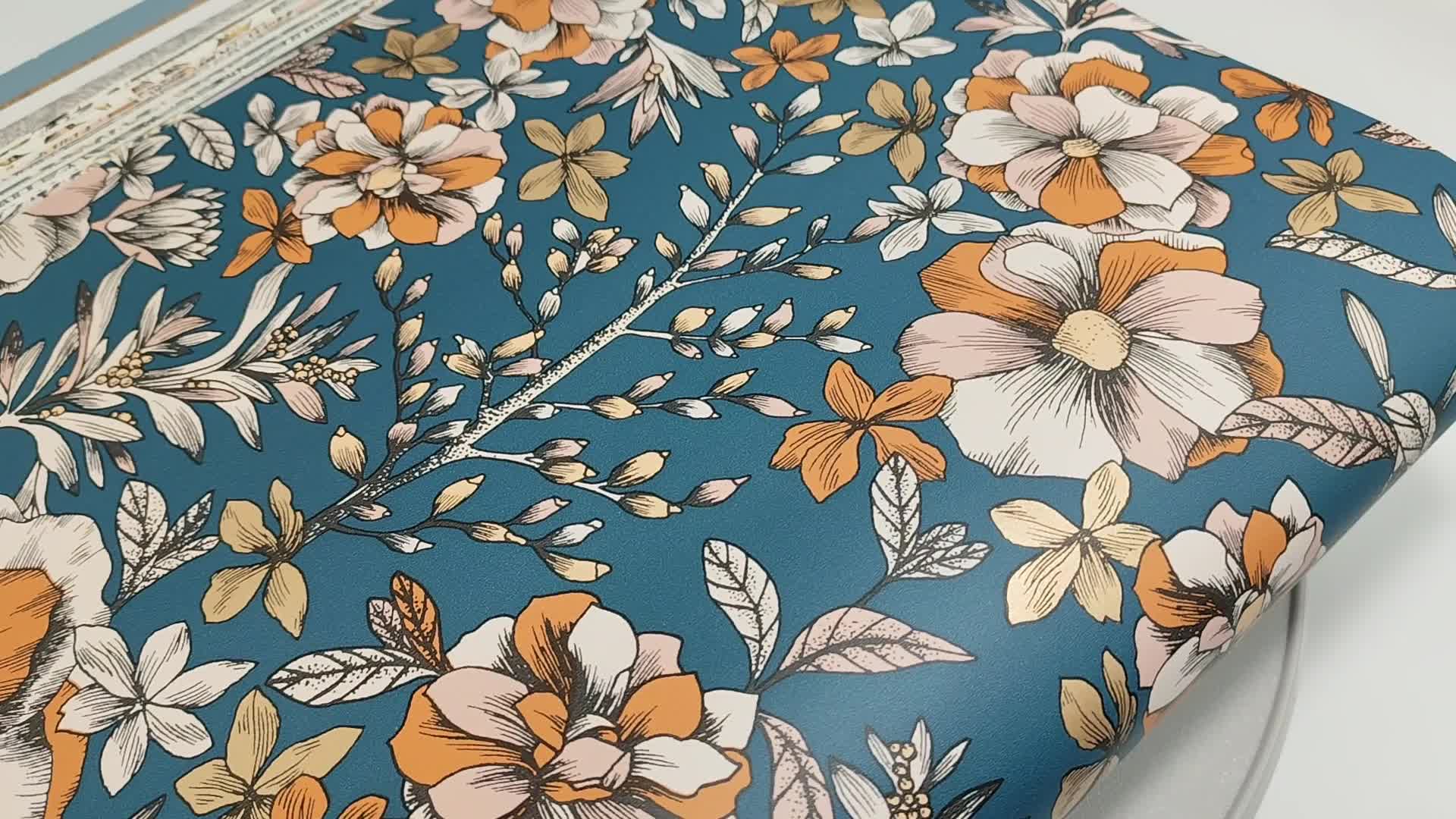 Kék alapon romantikus virágmintás caselio design tapéta