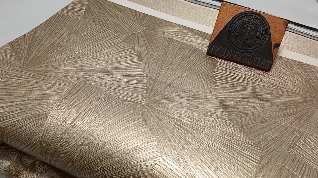 Design tapéta arany geometrikus legyező mintával