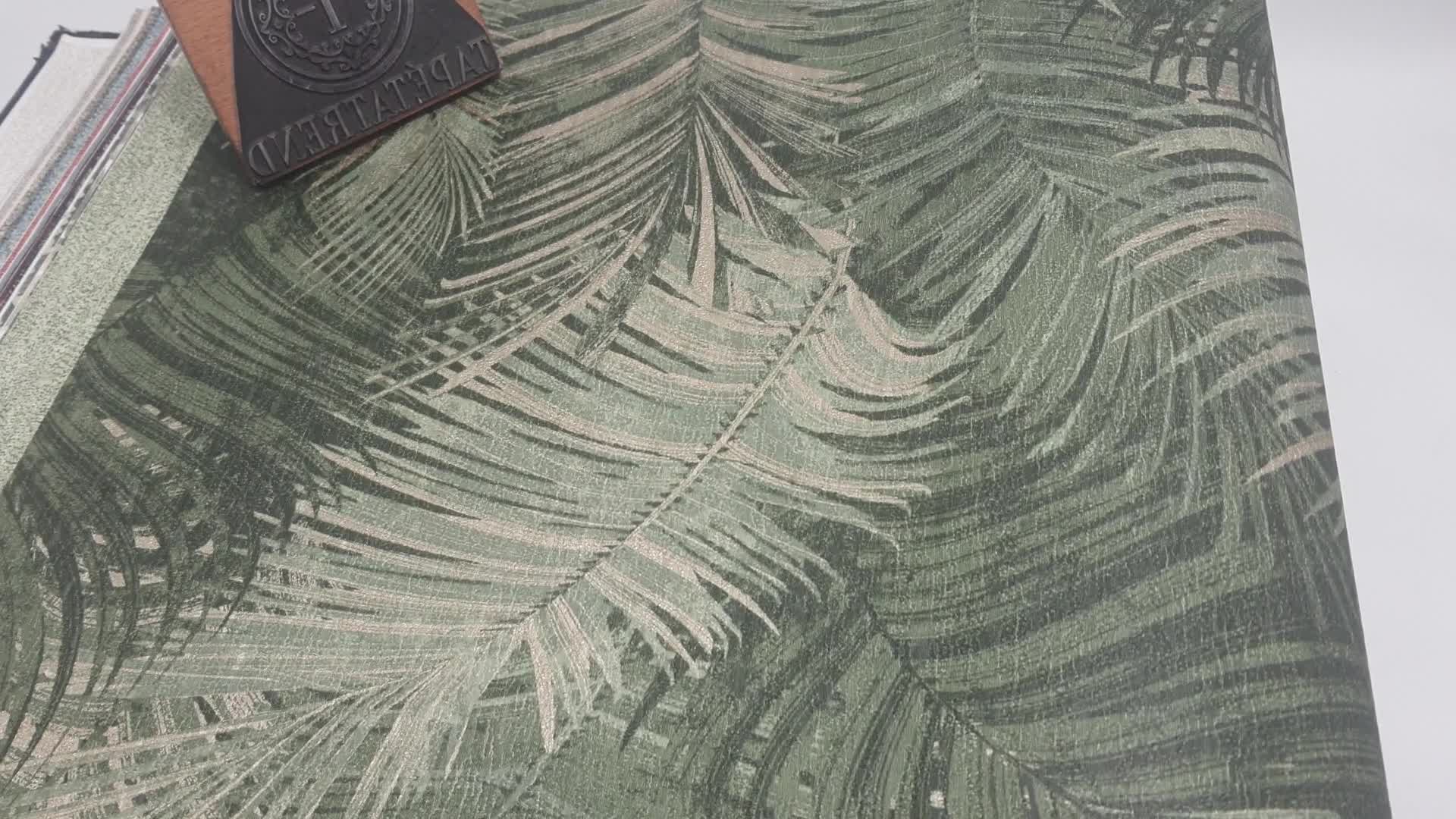 Zöld arany elegáns trópusi hangulatú pálmalevél mintás vlies tapéta