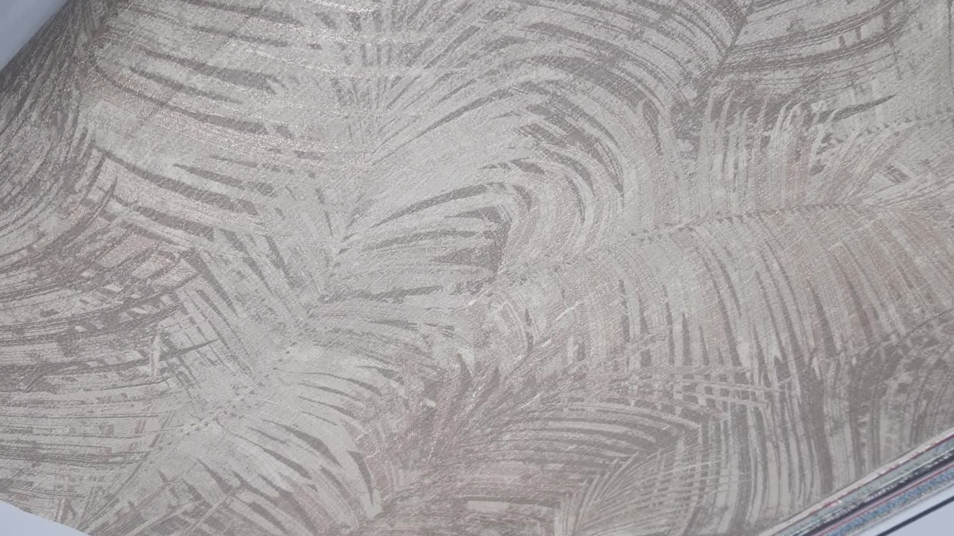 Barna-arany-bézs modern botanikus hangulatú pálmalevél mintás vlies tapéta