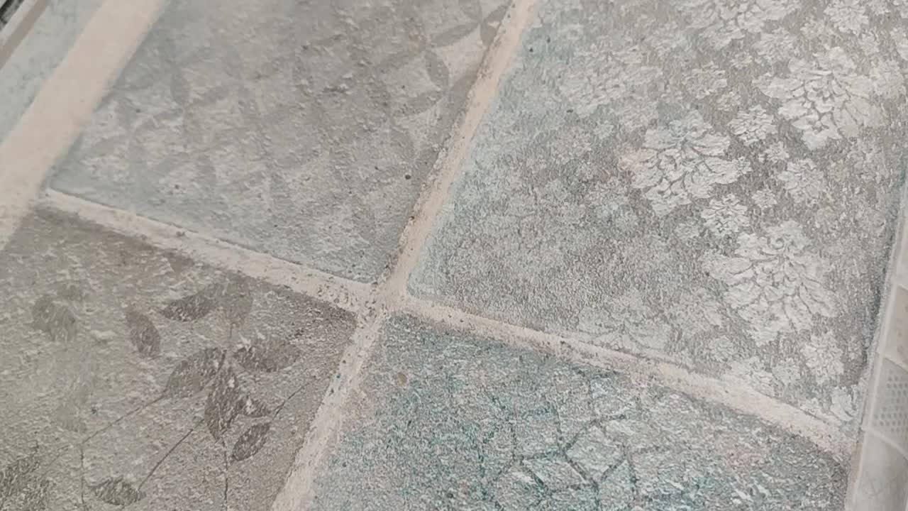 Csempemintás vlies vinyl mosható tapéta szürke bézs halványkék színekkel