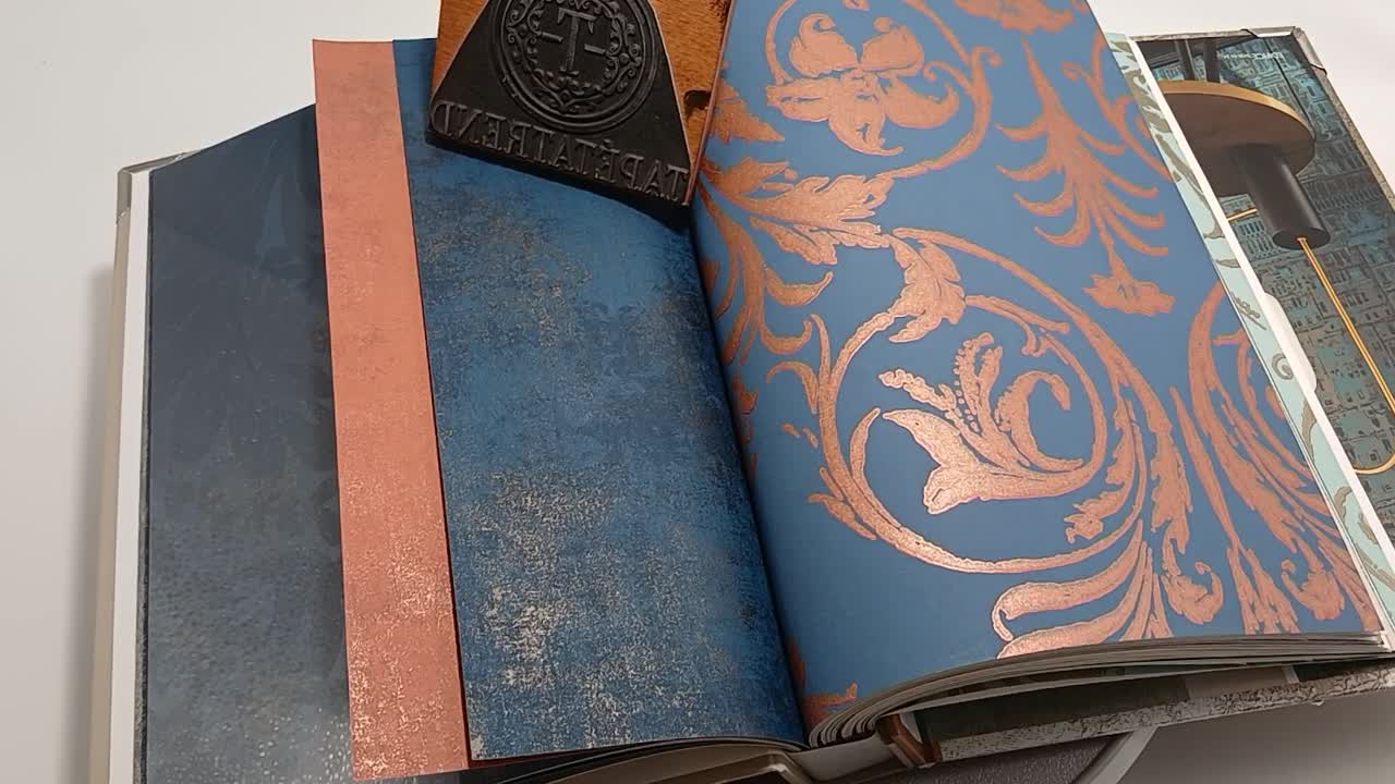 Luxus tapéta sötétkék színben óarany, bronz foltos hatással