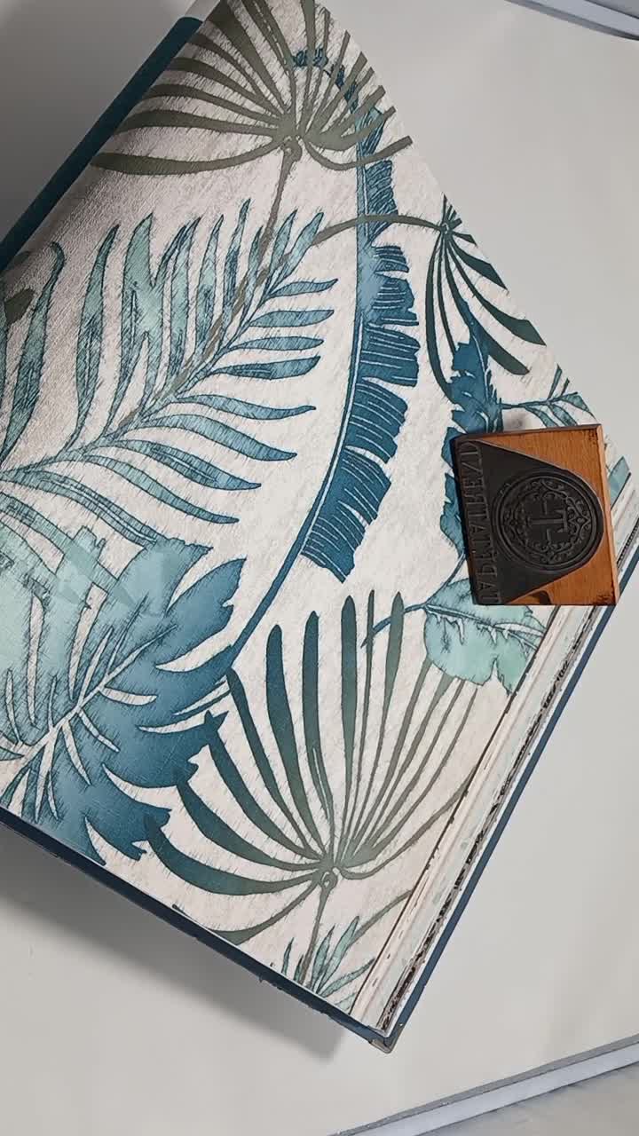 Modern szürke zöld vlies design tapéta botanikus mintával