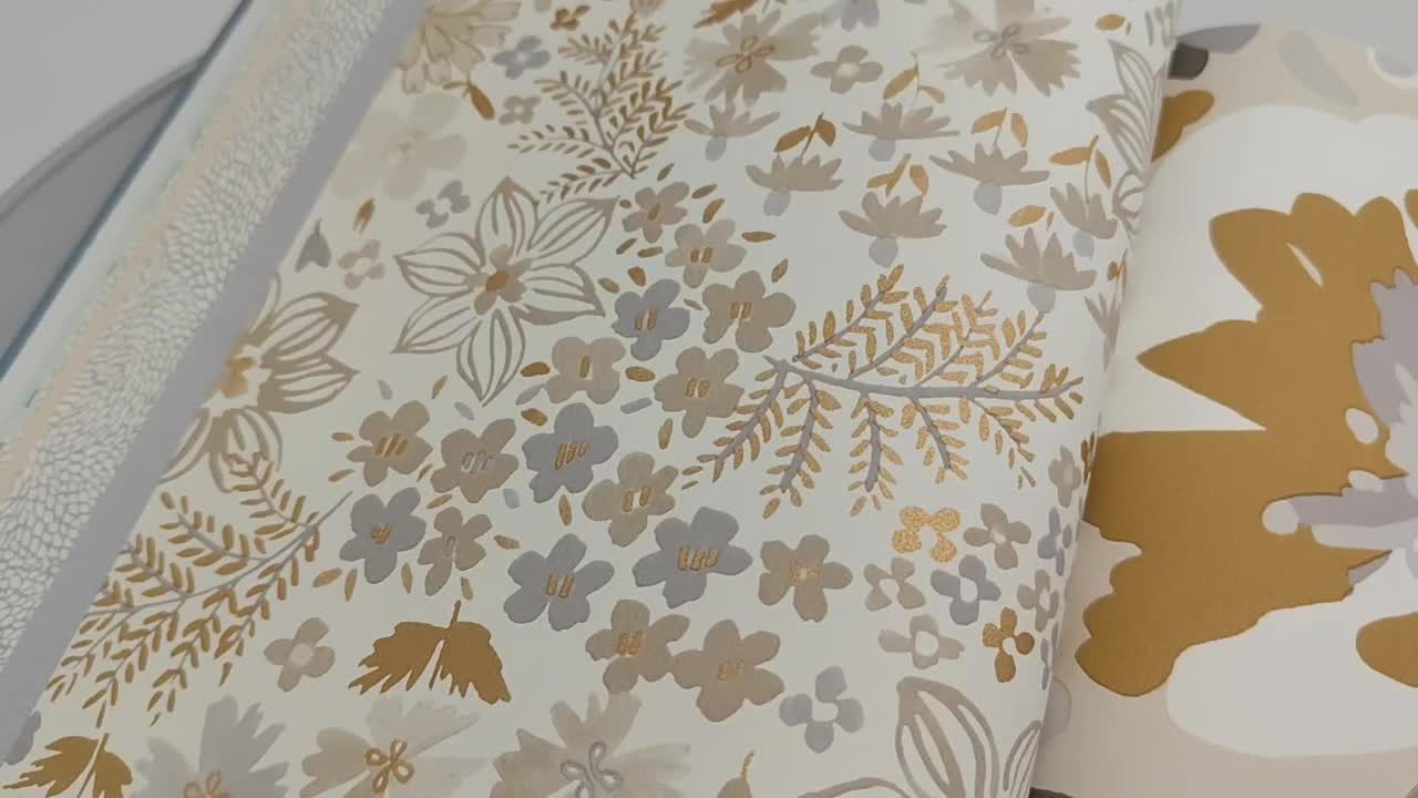 Romantikus vlies design tapéta apró virágmintákkal