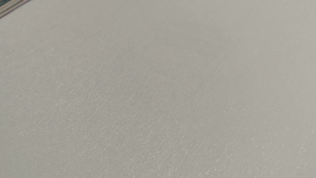 Fehér csillámos egyszínű vlies tapéta