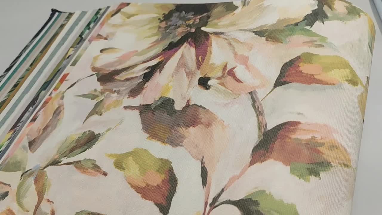 Bazsarózsa mintás dekor tapéta pasztell színvilágban