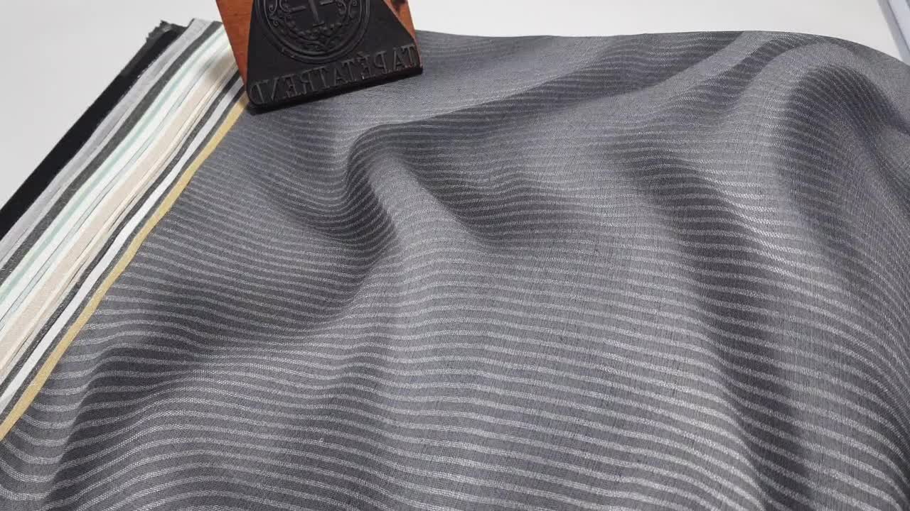 Antracit ezüst hullám mintás vlies design tapéta