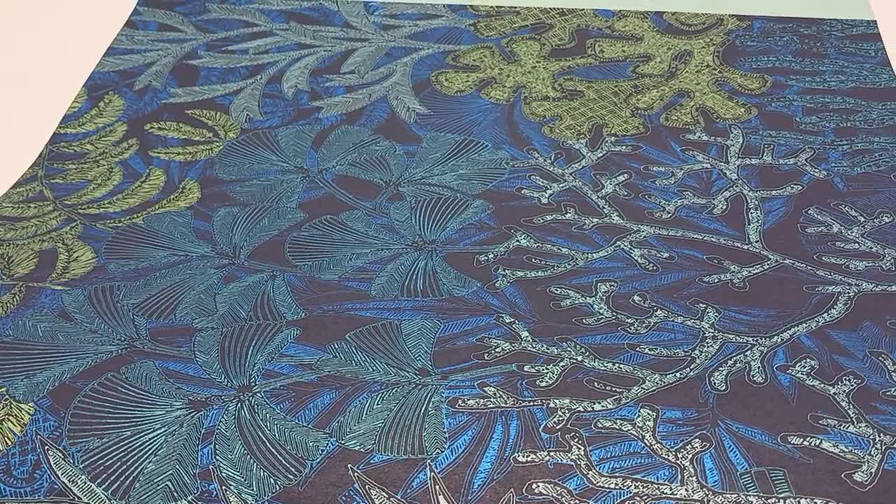 Élénk kék design tapéta részletgazdag botanikus mintával