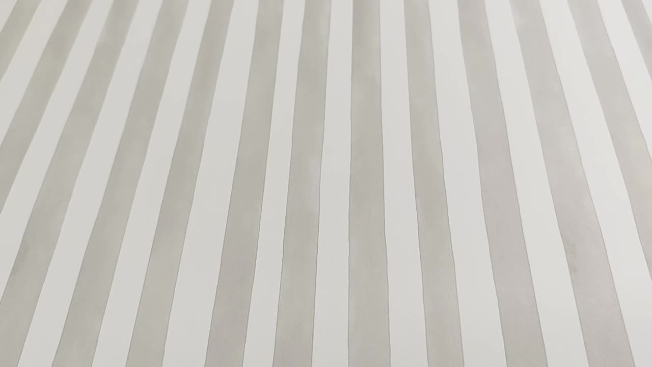 Szürke csíkos mintás vlies gyerektapéta