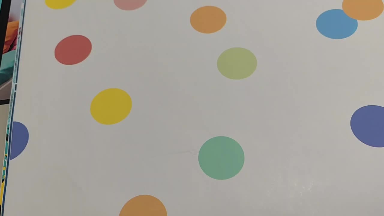 Színes pöttyös mintás gyerekszobai dekor tapéta