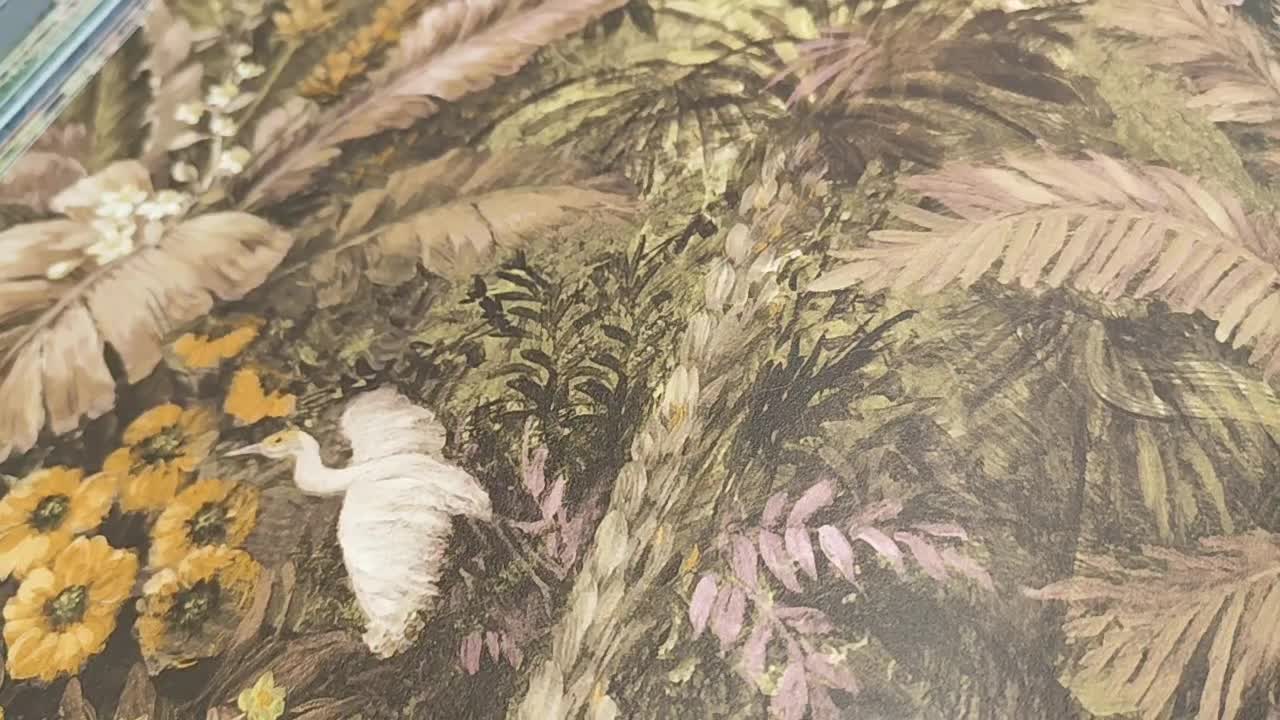 Lilás pink színű design tapéta darumadár és trópusi mintával