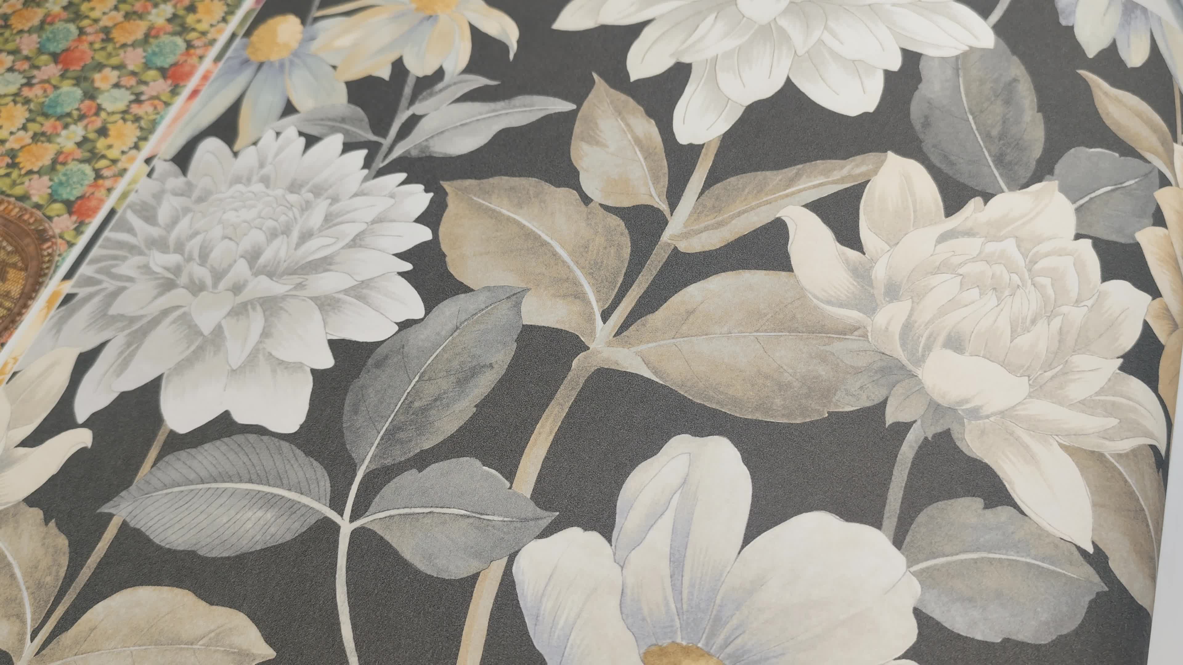 Casadeco design tapéta dália virág mintával szürke antracit színekkel