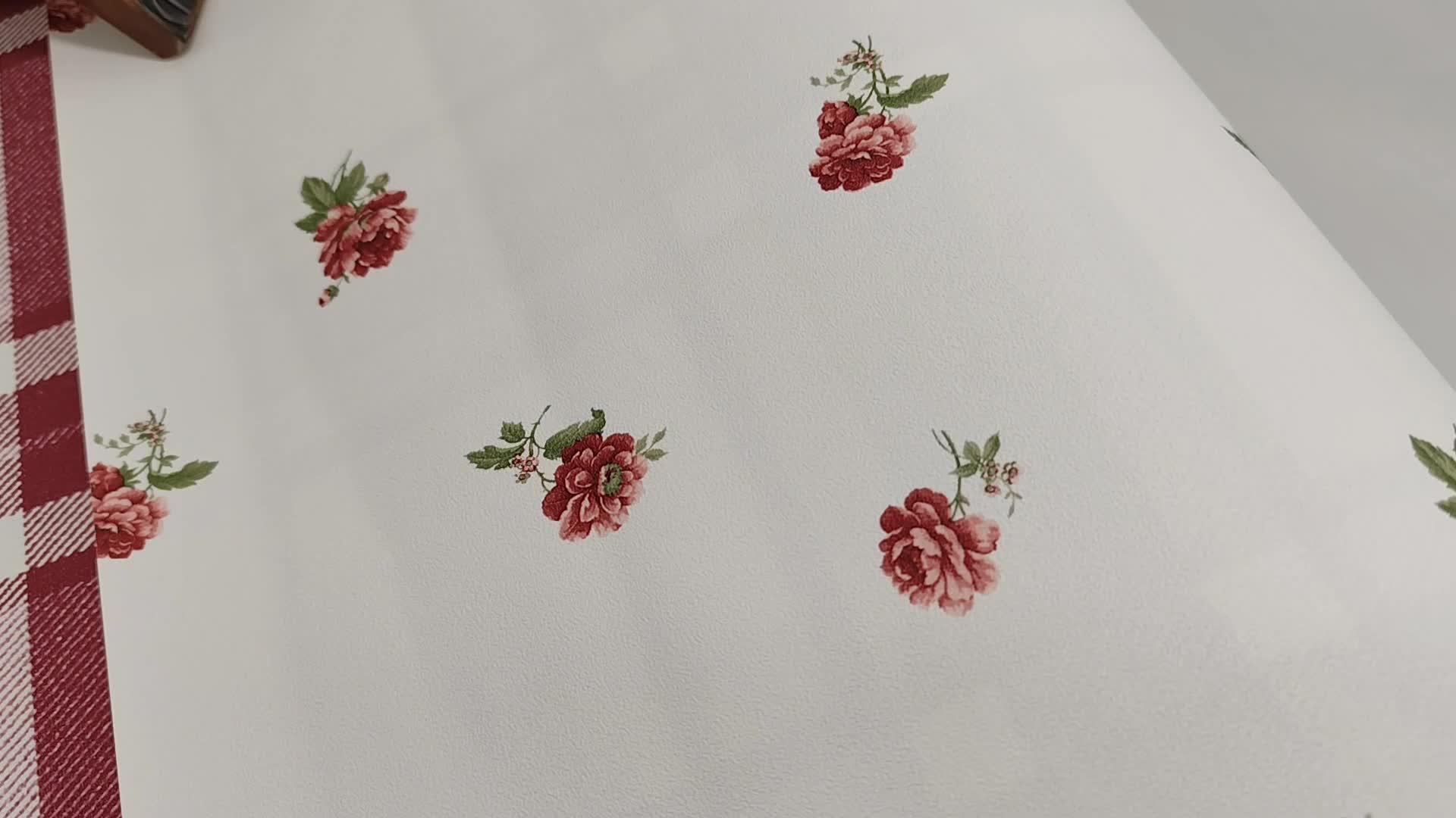 Apró vörös rózsa mintás design tapéta provance stílusban