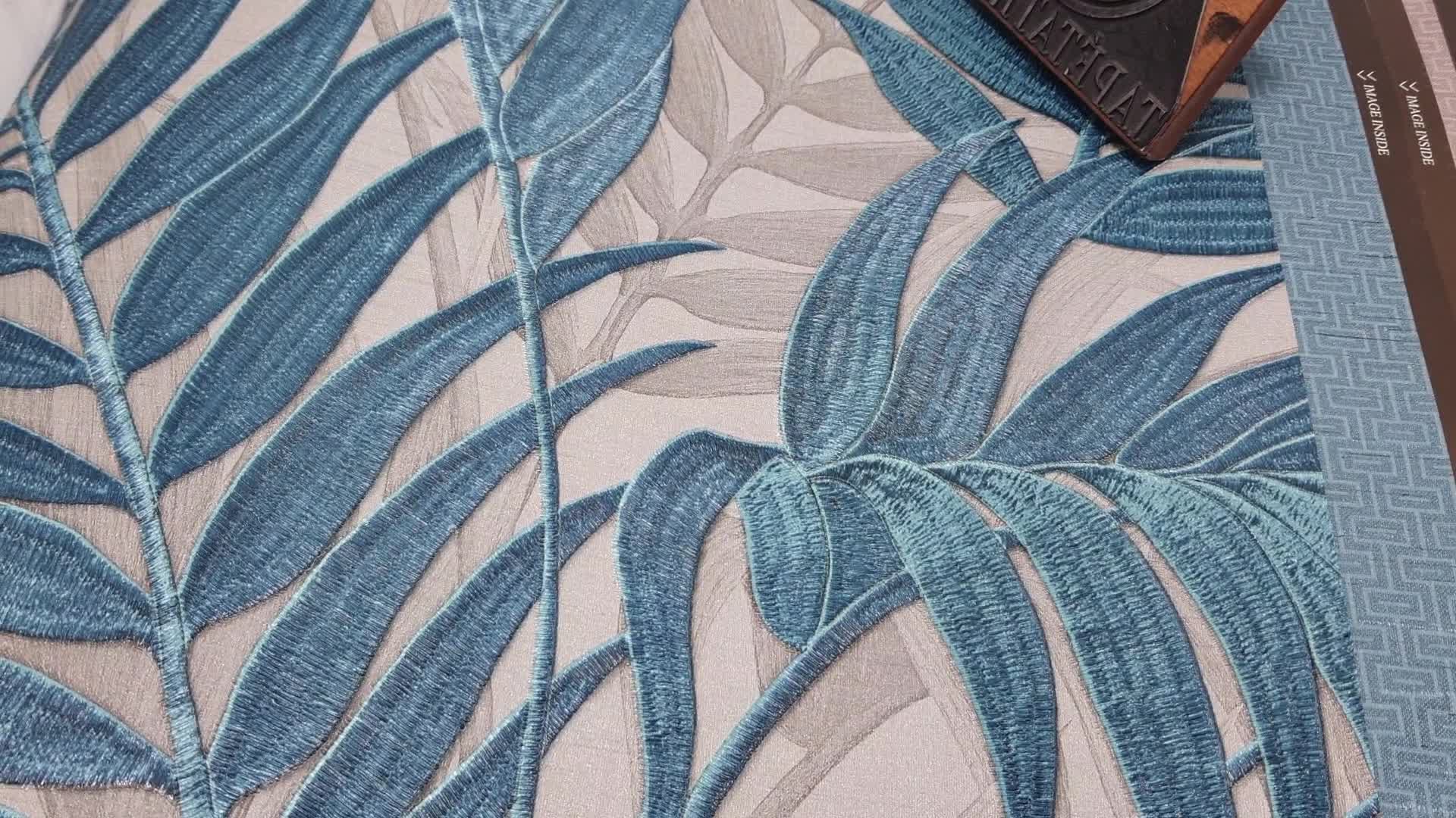 Kék pálmaleveles design tapéta különleges hímzett hatású pálmalevél mintával