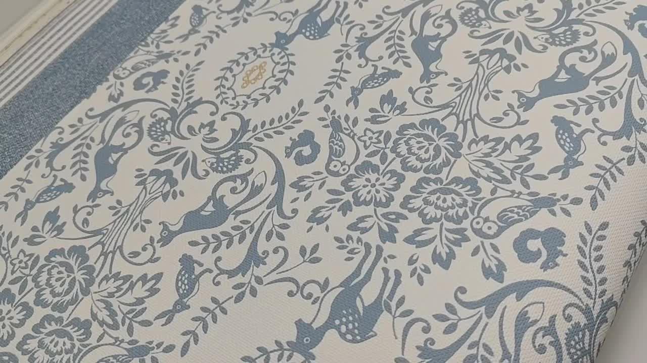 Dekor gyerektapéta kék szarvas roka és romantikus virág mintával