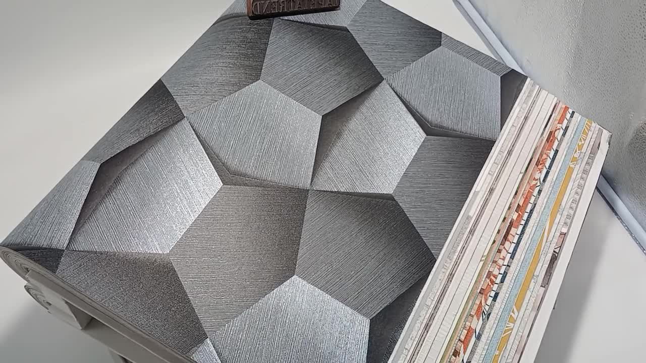 3D hatású dekor tapéta antracit geometriai mintával