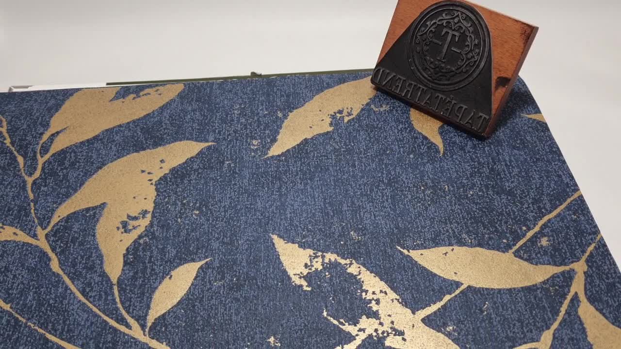 Dekor tapéta sötétkék metál arany levél mintával