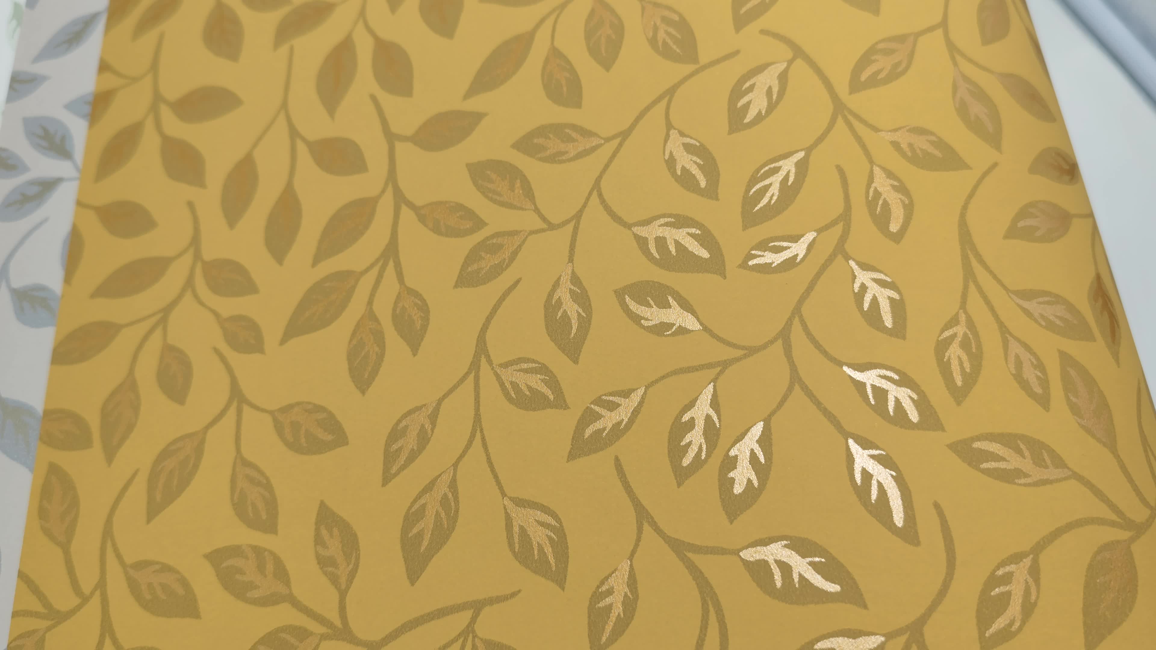 Vintage levél mintás sárga és arany színű design tapéta