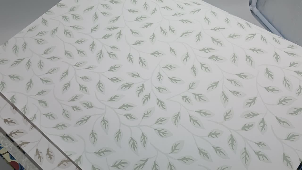 Vintage levél mintás fehér és halvány zöld színű design tapéta