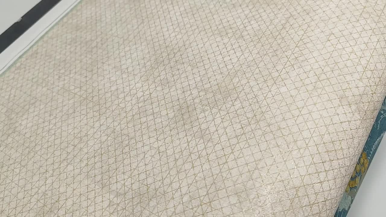 Apró geometrikus mintás mosható vinyl dekor tapéta bézs arany színekkel