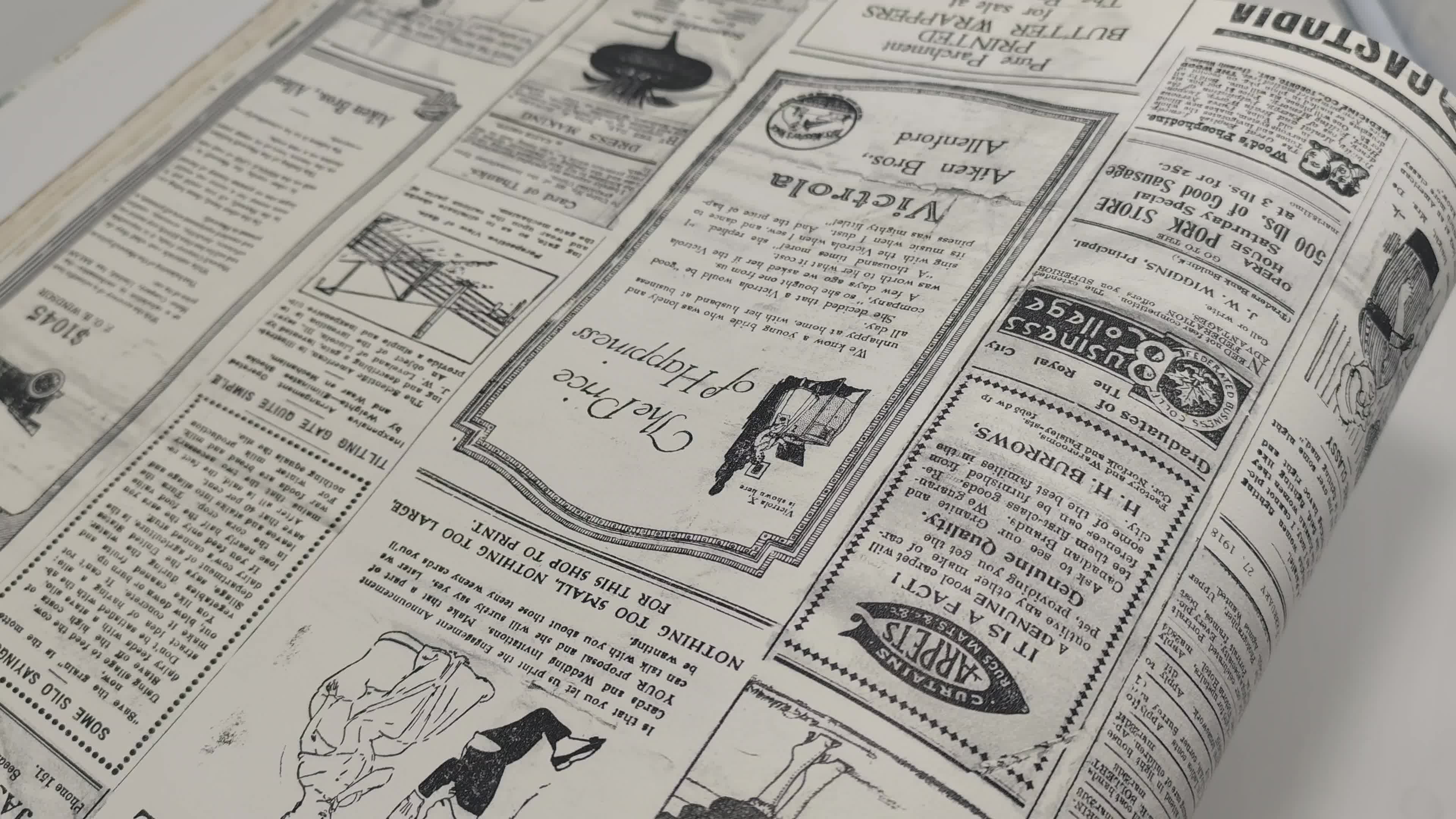 Vintage dekor tapéta fehér színben korabeli újság mintával
