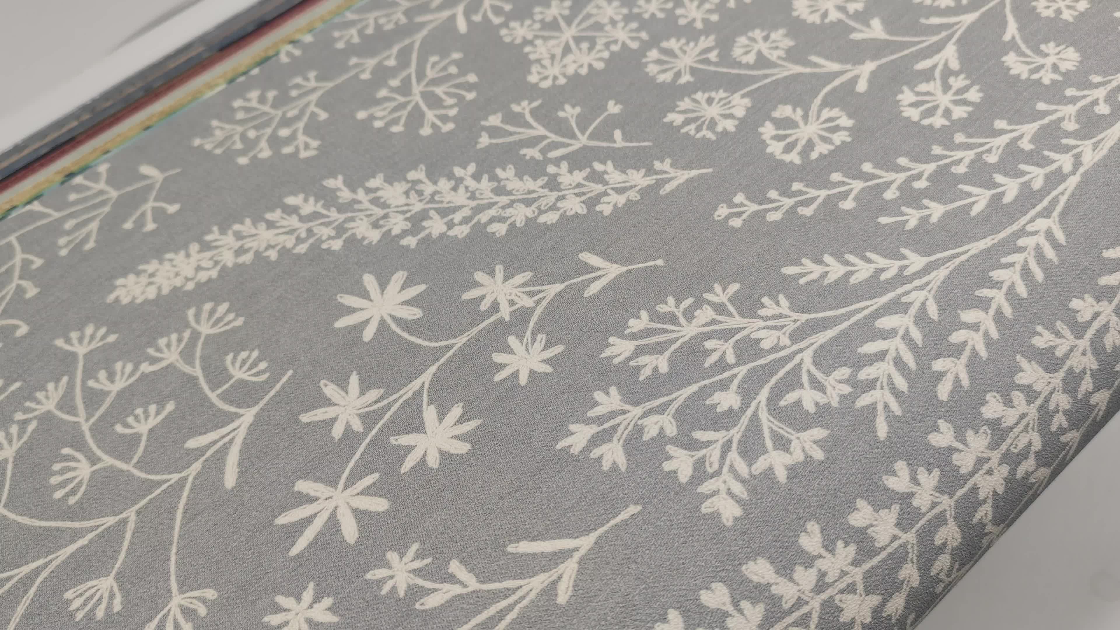 Halványkék skandi stílusú mezei virágmintás design tapéta