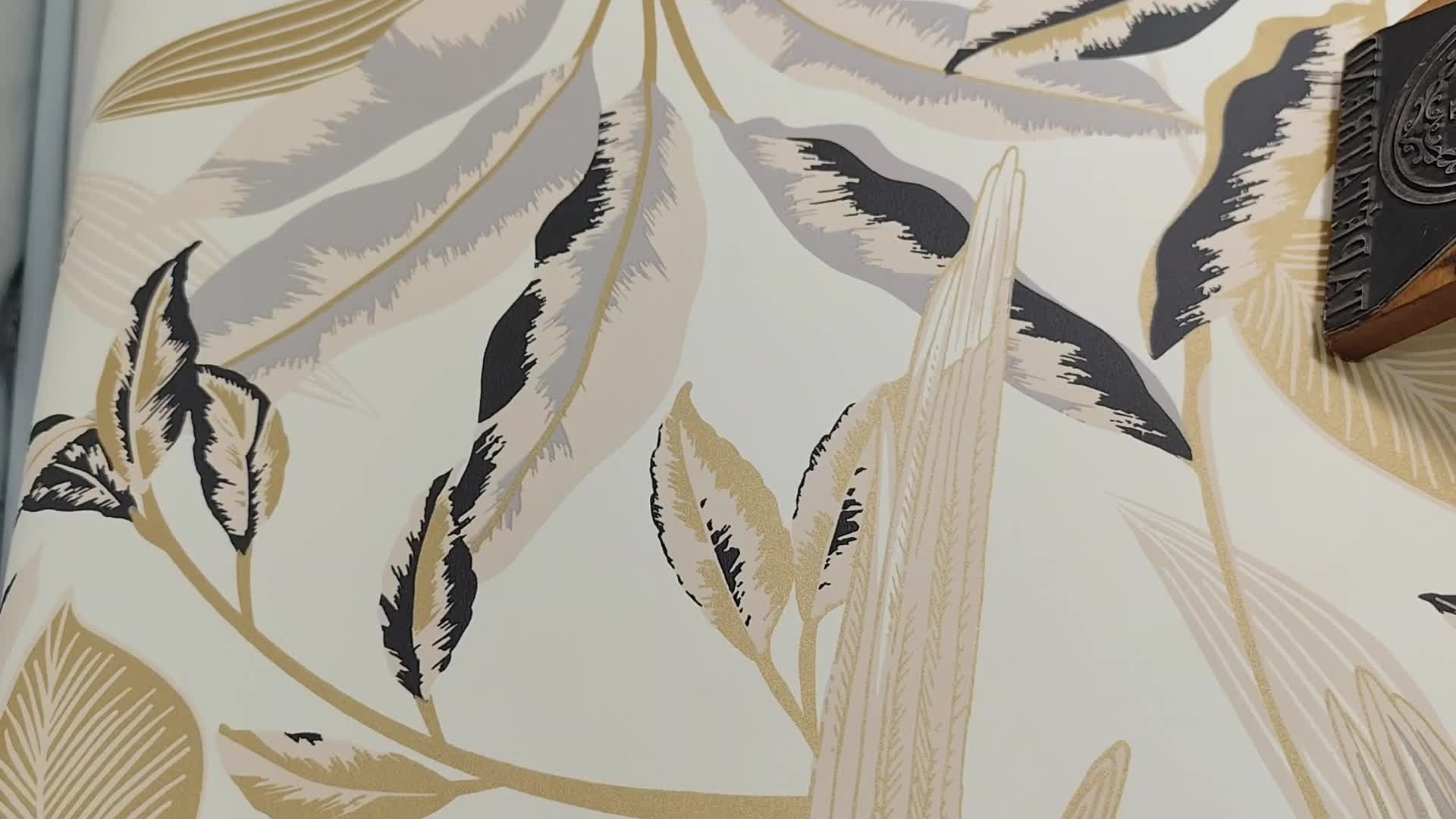 Elegáns art deco stílusú levél és papagáj mintás arany fekete és enyhe puder színű design tapéta