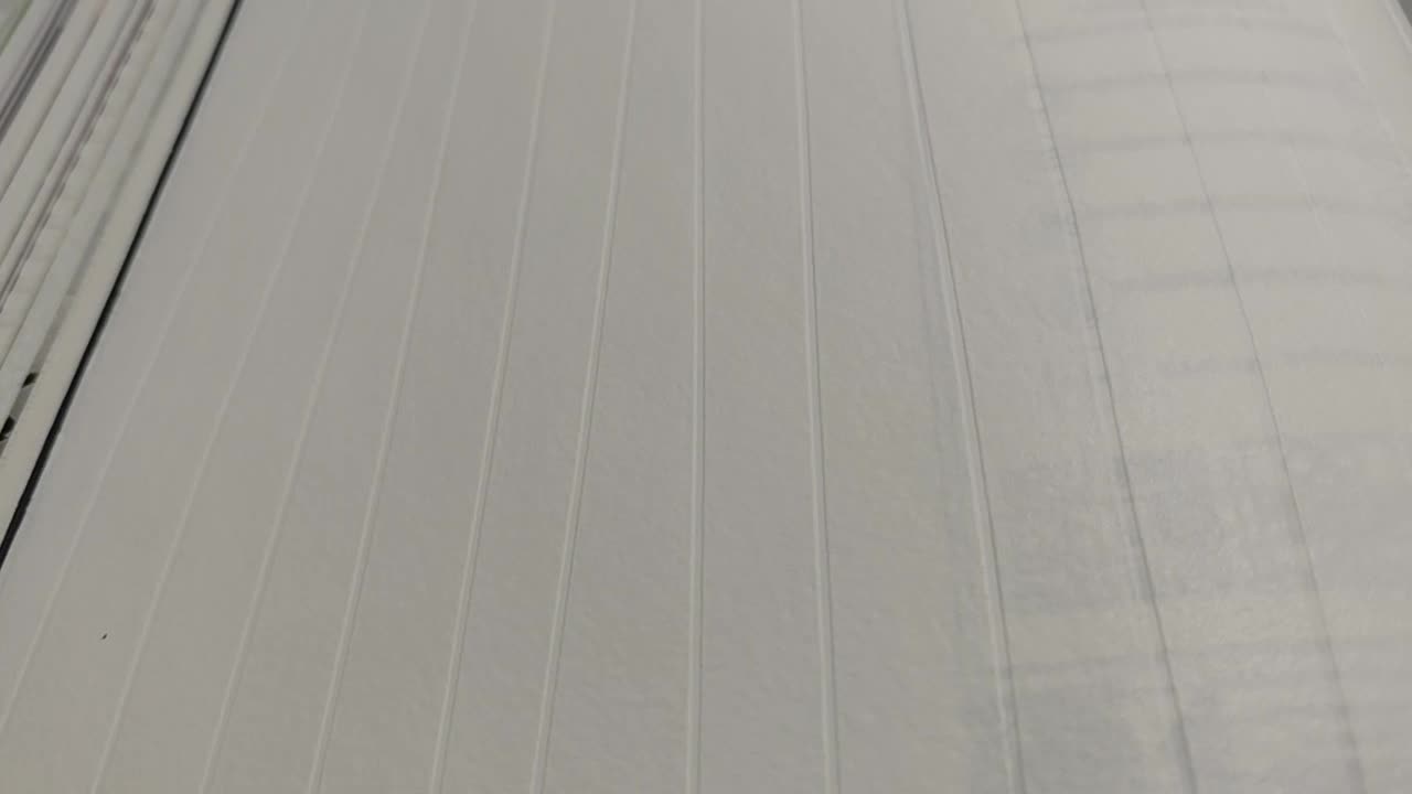 Festhető vlies tapéta csíkos mintával